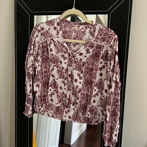 Floral print button down blouse. Cotton fabric